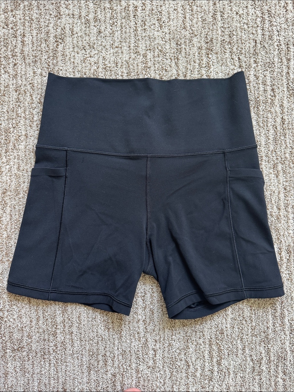 Athleta Salutation Stash 5” Short Size S Black GUC